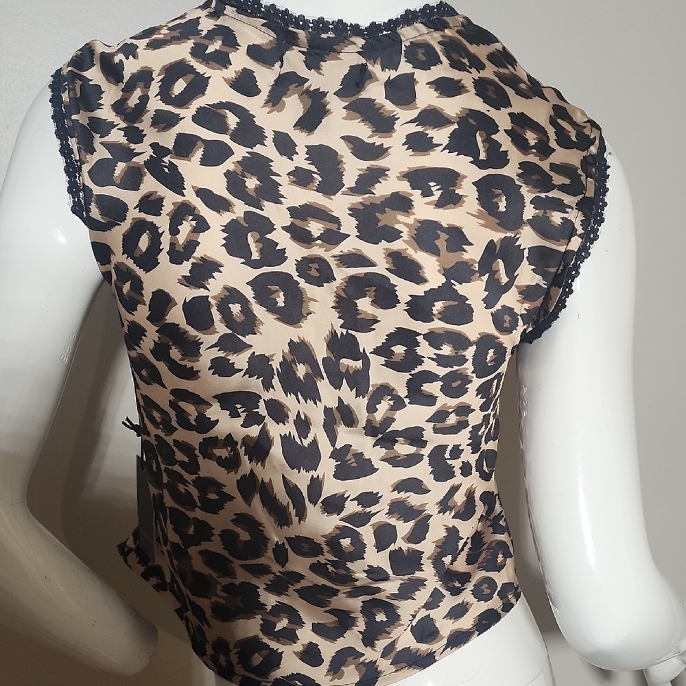 Leopard Print Sleeveless Blouse - Picture 3 of 8